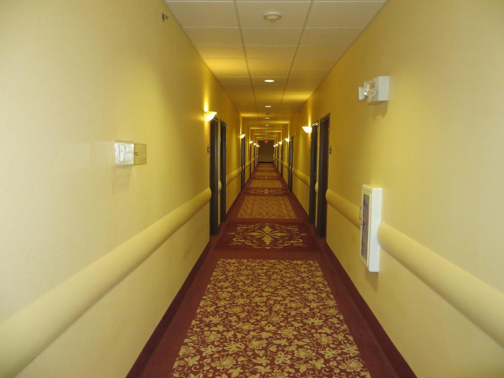 Days Inn By Wyndham Ellis Exterior foto